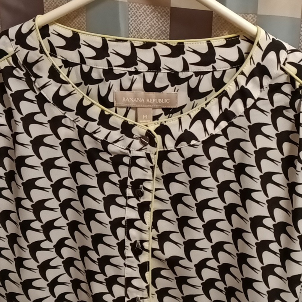 FINAL PRICE BANANA REPUBLIC black/white & neon green l/s blouse w bird designs M - Picture 2 of 3